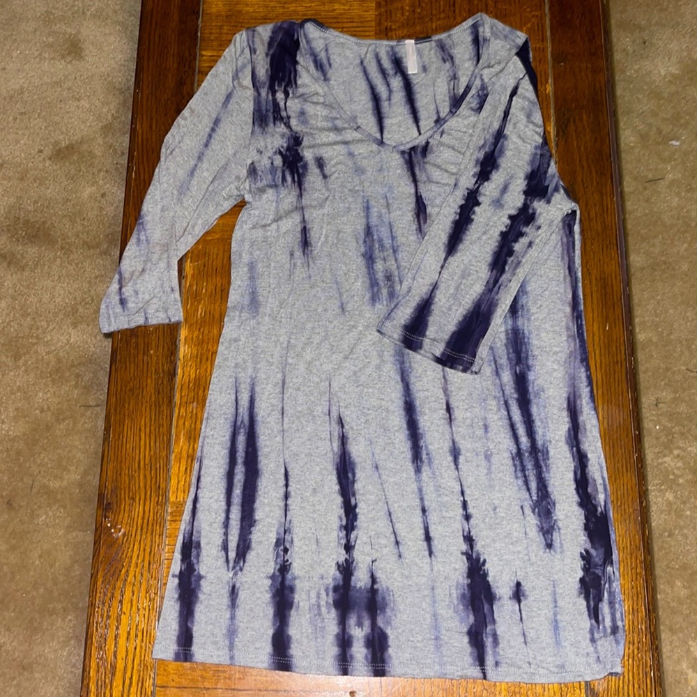 Maternity top size small. Like brand new.